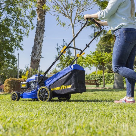 Tondeuse thermique Autotractée 7.5CV Moteur 4T OHV 224 Cm3 Grandes Surfaces de travail GOODYEAR