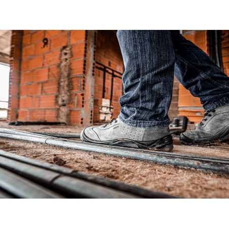 Chaussures de sécurité basse Modèle GENES S1P Taille 44 Cuir Suédé VITO