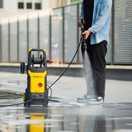 Nettoyeur Haute Pression 2400W 170 bars 500l/h Eau froide Autos Surfaces extérieures STANLEY