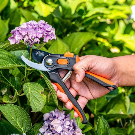 Sécateur de jardin Lame en Acier Trempé 20.3cm - Ciseaux de Jardin Coupe 13mm Plantes, Haies et Fleurs  Black&Decker